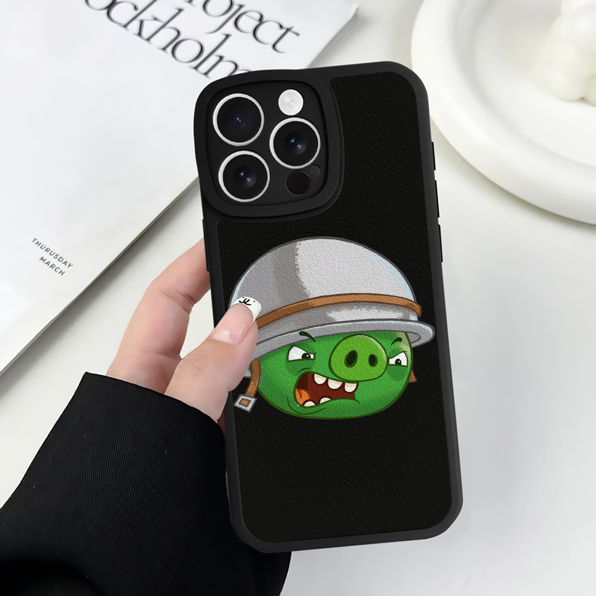 （画像用） Angry Birds アングリーバード 【iPhone 16シリーズ対応】シリコンスマホケース（レザー調） 材質：シリコン